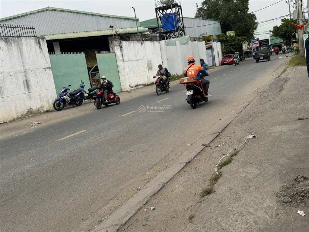Bán nhà xưởng mặt tiền bình phú 811m
