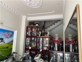 Bán nhà 5 tầng mặt tiền kinh doanh buôn bán ngay ngã tư thủ đức