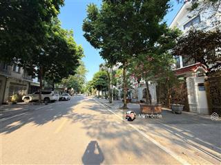 Bán biệt thự văn phú, hà đông, 200m2, mt 10m, ô tô tránh, vỉa hè, kinh doanh