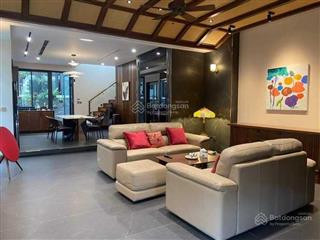 Cho thuê song lập vinhomes the harmony full nội thất có thang máy, cách hồ mấy bước chân, giá 40tr