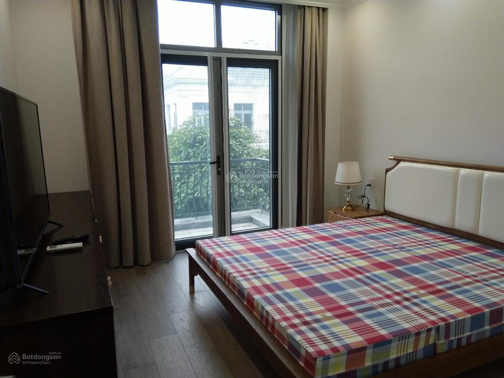 Cần cho thuê bt vinhomes the harmony bên hồ 12ha, full nội thất, gần trường vinchool, giá thuê 30tr