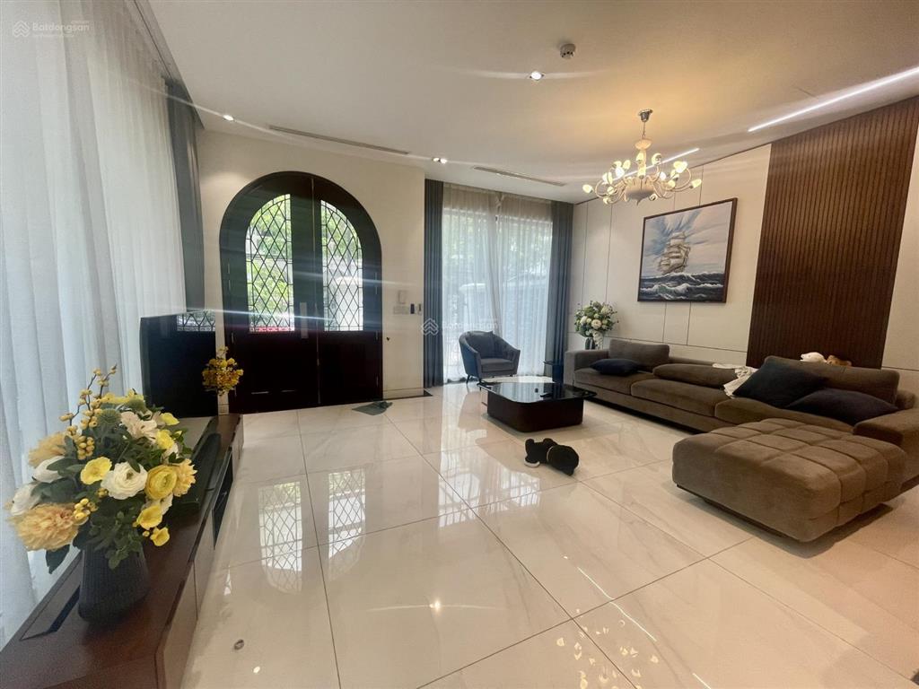Cho thuê gấp bt 4pn, 3wc, 168m2 ở vinhomes riverside, long biên, 40 triệu vnd