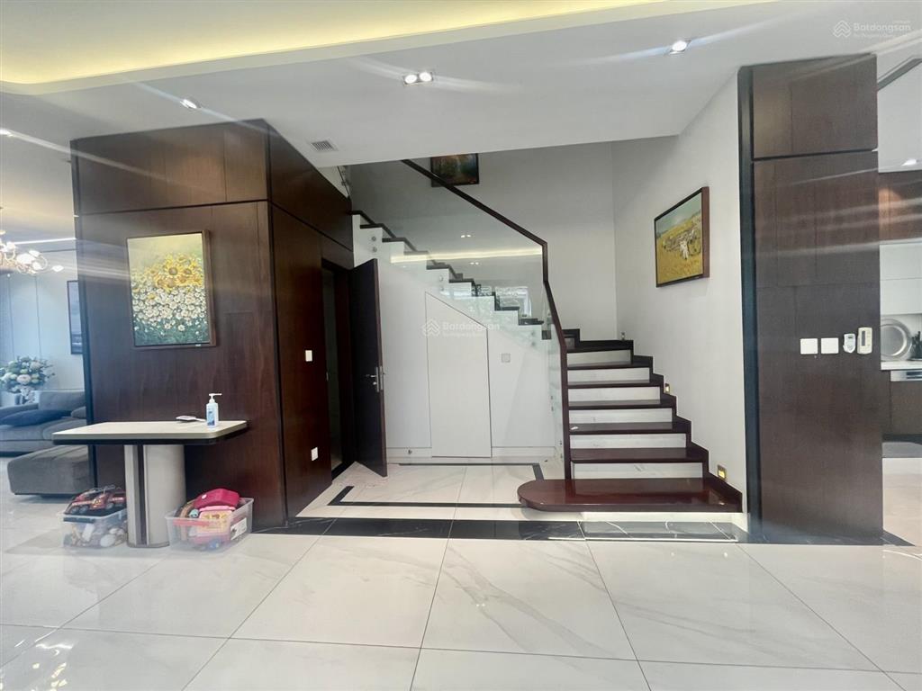 Cho thuê gấp bt 4pn, 3wc, 168m2 ở vinhomes riverside, long biên, 40 triệu vnd