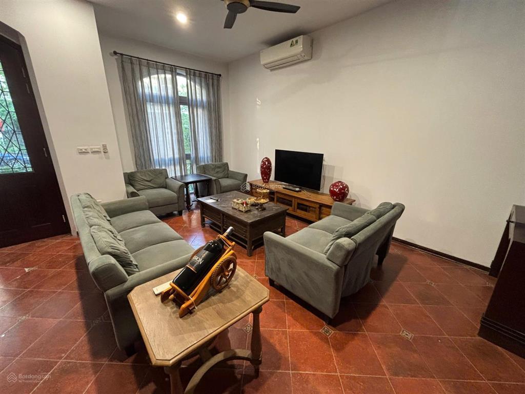 Cho thuê bt tại vinhomes riverside, 25 triệu, 90m2, 4pn, 3wc, full nội thất