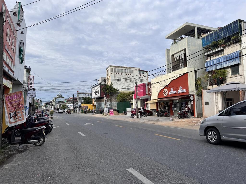Bán mặt tiền kinh doanh đường bà triệu, phường vỹ dạ, tp. huế 247m2 giá tốt chỉ 31,89 tỷ