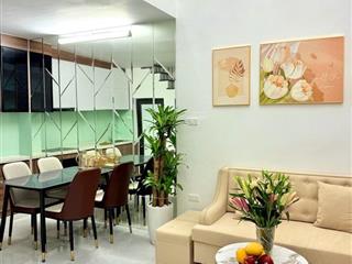 Bán sổ đỏ thịnh quang 30 m2  nhỉnh 5 tỷ  đống đa  2 thoáng  gần ô tô