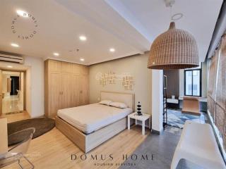 Cho thuê 1pn  studio tách bếp 50m2  ngay trung tâm q7  có dịch vụ dọn phòng  gần tdtu & rmit