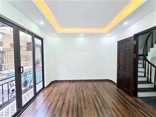 Bán nhà trương định 30m 5 tầng 6,85 tỷ
