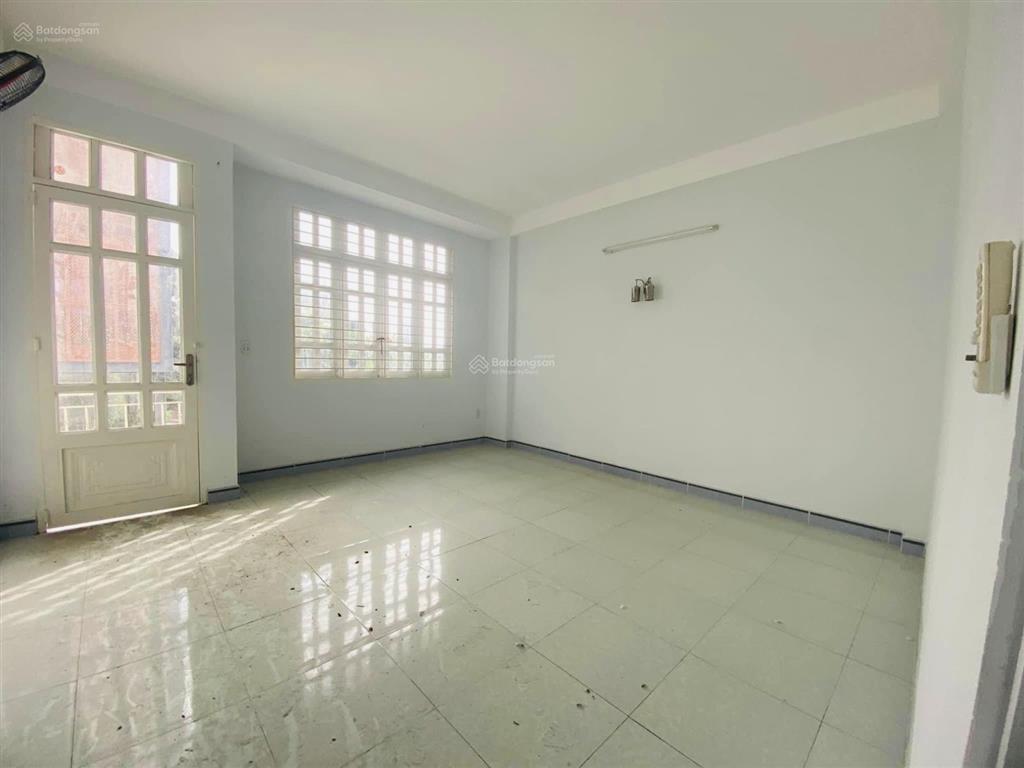 Vip kiều đàm him lam  (5 x 15m) 3 tầng  ô tô đỗ cửa  ở ngay chỉ 9 tỷ. khu hiện hữu