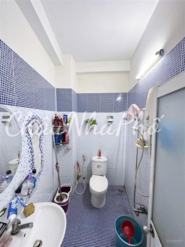 Ô tô đậu cửa  3 tầng dài 16.5m. ở ngay bế văn cấm q7. 5pn 5wc nhỉnh 4 tỷ