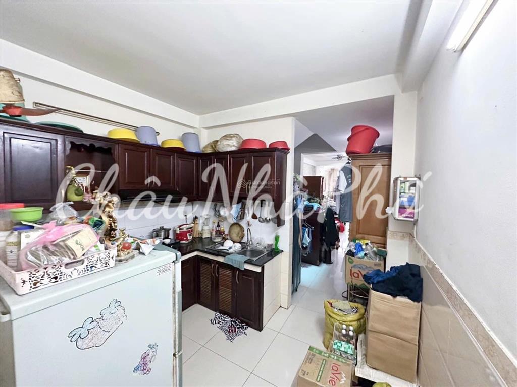 Ô tô đậu cửa  3 tầng dài 16.5m. ở ngay bế văn cấm q7. 5pn 5wc nhỉnh 4 tỷ