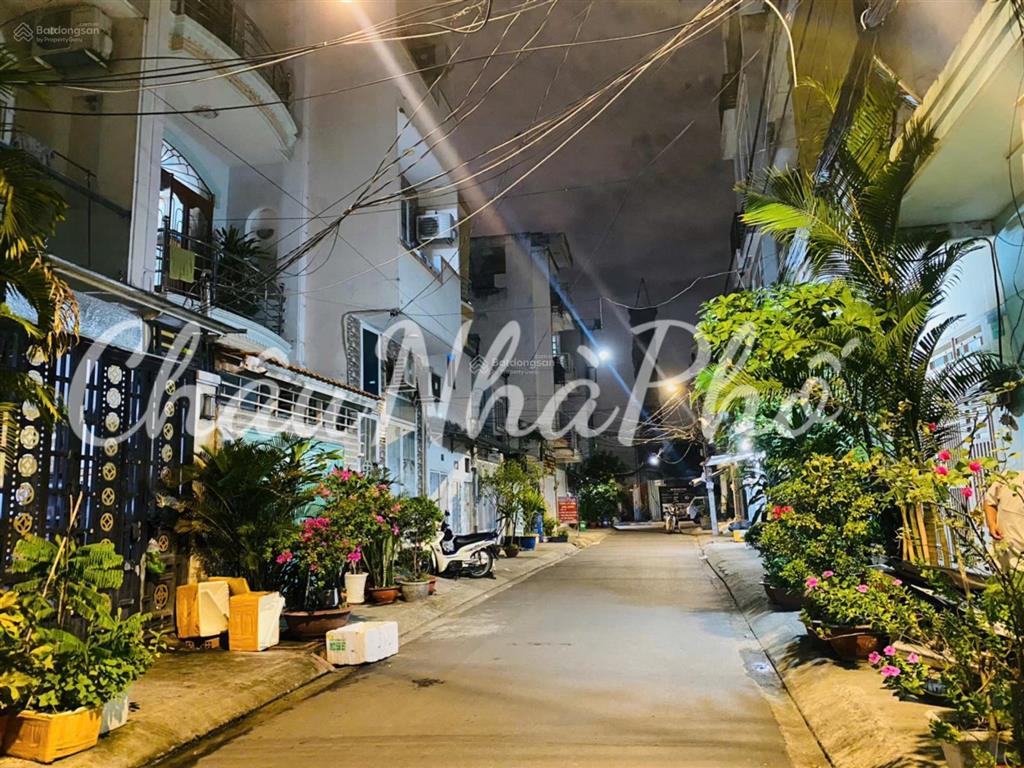 Nhà 3 tầng đẹp (4 x 15m)  hẻm ô tô 8m  ở ngay  trung tâm quận 7  giá nhỉnh 5.2 tỷ