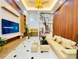 Bán nhà lĩnh nam, 36m2 x 5 tầng, ở luôn, giá 5.8 tỷ, 30m ra ô tô tránh, ngõ ba gác, sđcc