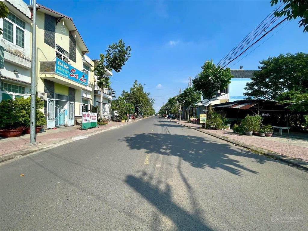 Bán đất góc 2 mặt tiền đường hồ bé vị trí đẹp, gần chợ đêm mỹ tho khu vực dân cư đông đúc
