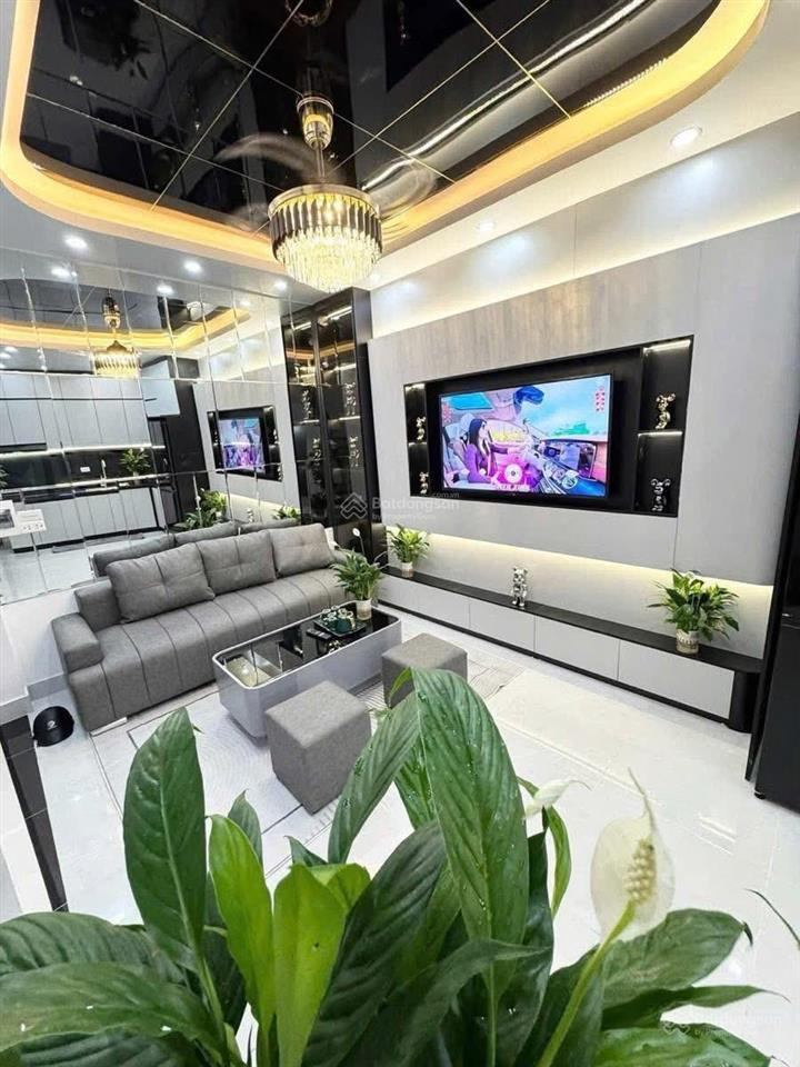 Siêu hiếm! nhà lô góc trần khát chân, ô tô đỗ cổng, ngõ thông gần phố, tặng nội thất 42m2 * 4t