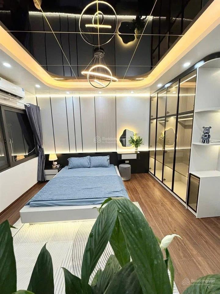 Siêu hiếm! nhà lô góc trần khát chân, ô tô đỗ cổng, ngõ thông gần phố, tặng nội thất 42m2 * 4t