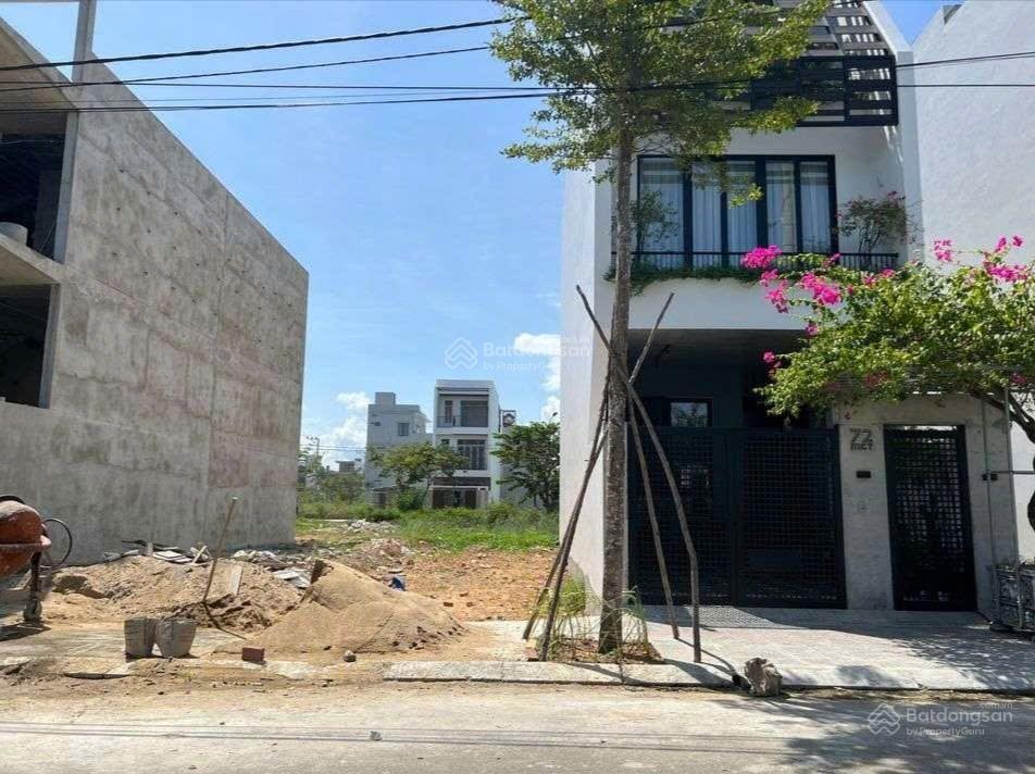 Gia đình cần bán lô đất 6m x 25m thổ cư 150m2. đường xe hơi 10m, kdc đông đúc kinh doanh tốt.