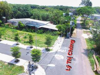 Tôi cần bán đất tại kdc củ chi. dt 5,7m x 14m thổ cư. đường nhựa 12m thuận tiện kinh doanh