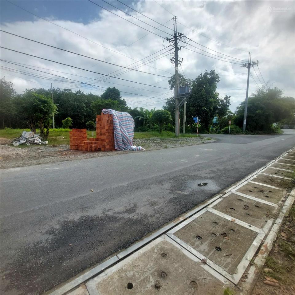 Chúng tôi cần bán đất mặt tiền đường tại củ chi. đường nhựa lớn xe tải thoải mái. dt 5m x 22m