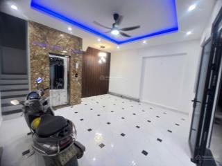 Diện tích rộng  giá rẻ  gần oto  6 tầng thang máy  đống đa  8.5 tỷ