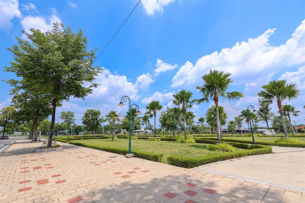 Mặt tiền shophouse thương mại  ngay cổng chính khu công nghiệp, cho thuê 17  22 triệu/ tháng