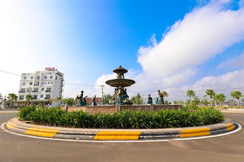 Mặt tiền shophouse thương mại  ngay cổng chính khu công nghiệp, cho thuê 17  22 triệu/ tháng