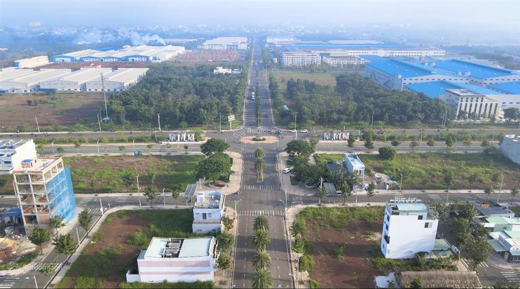 Mặt tiền shophouse thương mại  ngay cổng chính khu công nghiệp, cho thuê 17  22 triệu/ tháng
