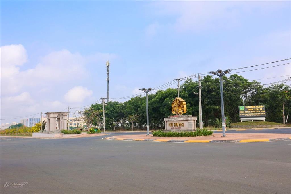 Mặt tiền shophouse thương mại  ngay cổng chính khu công nghiệp, cho thuê 17  22 triệu/ tháng