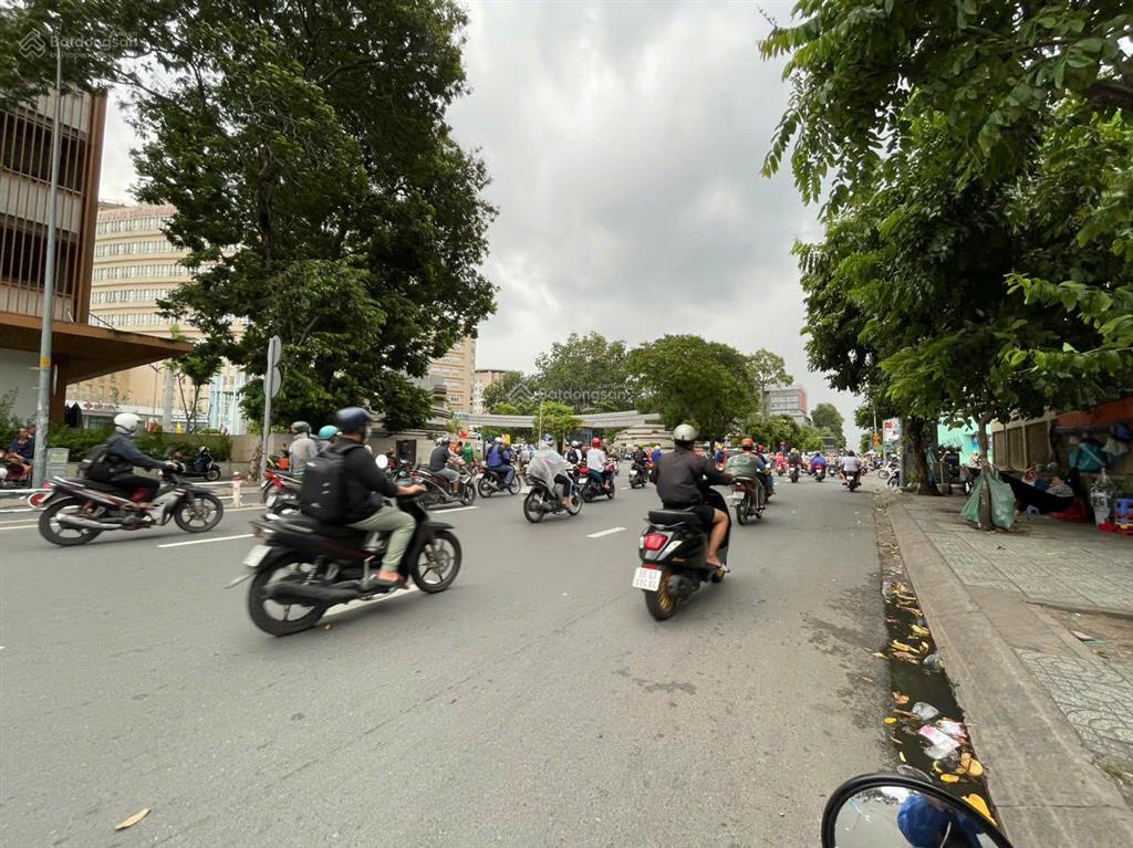 Bán nhà 3 tầng dt 5x18m, đang cho thuê 50tr/tháng  mặt tiền kinh doanh ngay nguyễn thái sơn