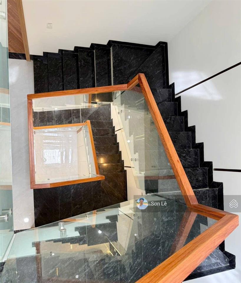 Bán nhà 3 tầng mới full nội thất cạnh gần bệnh viện đa khoa, gần trung tâm hành chính. giá 8.650 ty