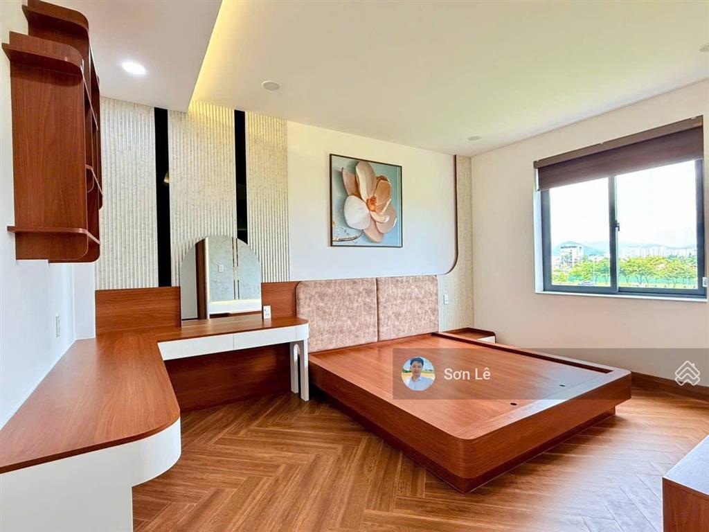 Bán nhà 3 tầng mới full nội thất cạnh gần bệnh viện đa khoa, gần trung tâm hành chính. giá 8.650 ty