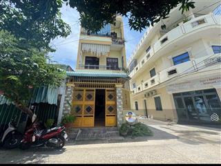 Em sơn lê cần bán lại căn nhà đẹp 3 tầng khu bàn cờ phước long, gần sân bay cũ. cách biển 1.5km.