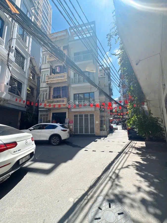 Cần bán gấp nhà lạc long quân, tây hồ. dt 35m, 4 tầng, giá chỉ nhỉnh 6 tỉ!