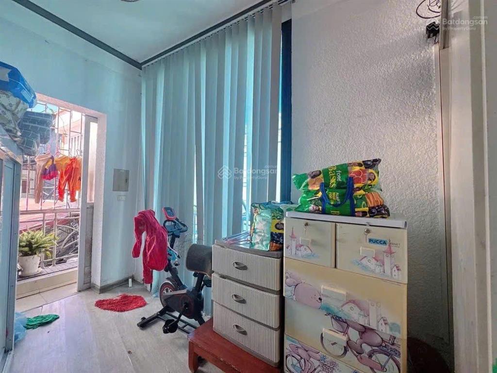 Bán nhà lạc long quân, tây hồ. sổ đỏ 33.4m, 4 tầng đẹp, ô tô gần. giá chỉ nhỉnh 6 tỉ