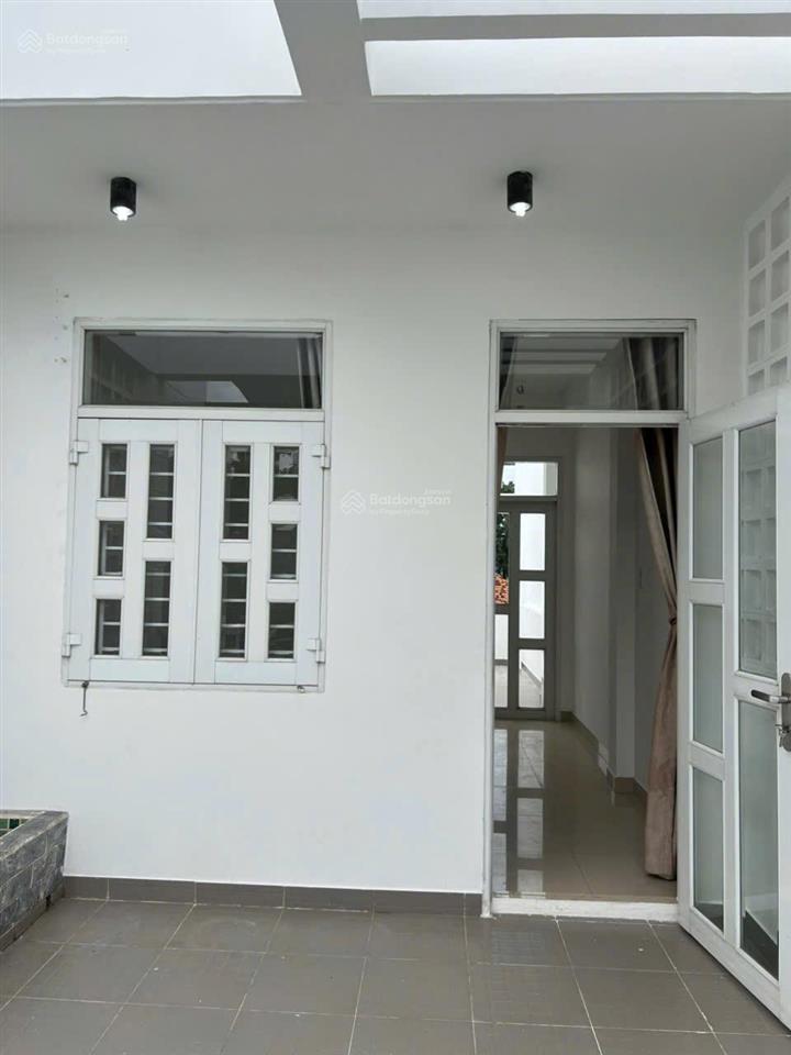 Nhà mới tinh ở ngay bình trưng tây 4pn, đầy đủ công năng đường xe hơi bán gấp