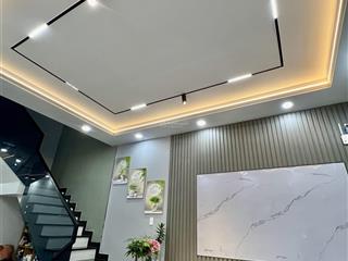 Duy nhất 1 căn mới tinh tặng nội thất cao cấp chủ xây ở chủ qua nhật định cư bán gấp giá quá tốt