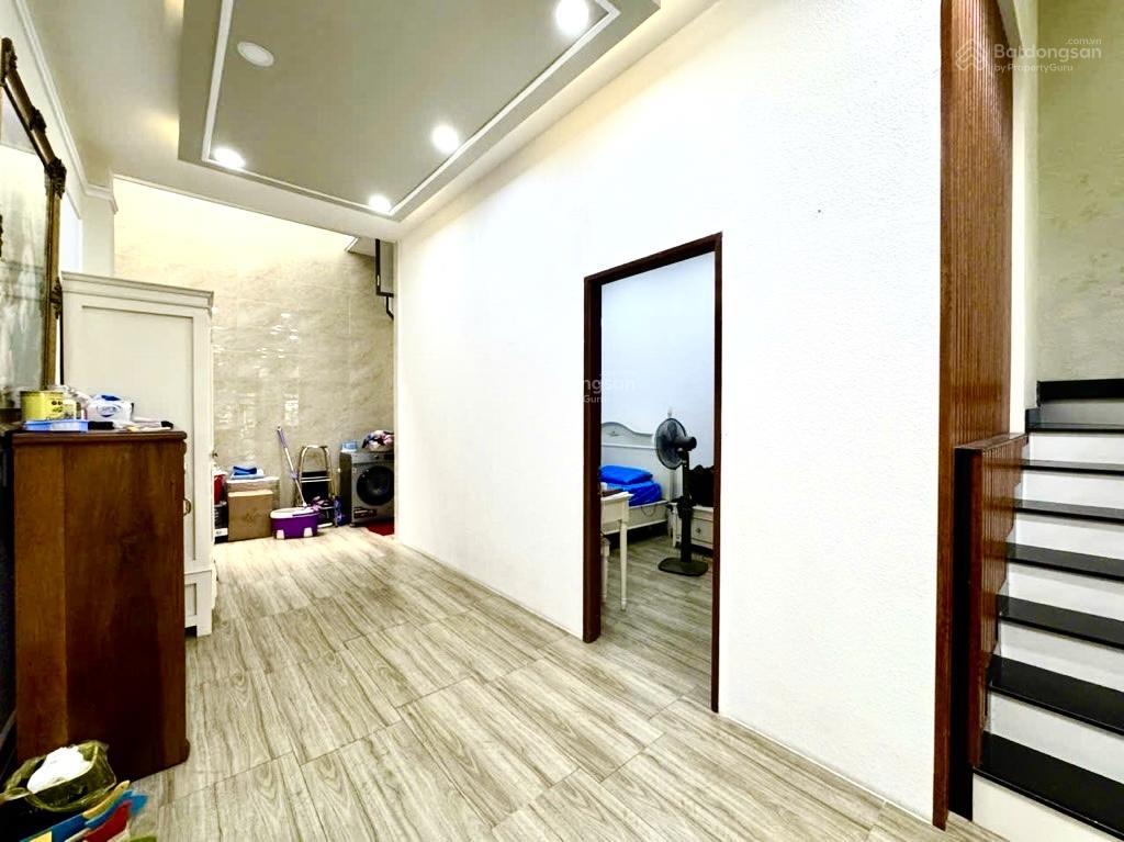 Nhà 3 tầng mới tinh xe hơi ngủ trong nhà tặng nội thất xịn sò 95m2 đường thông 10m