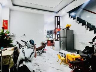 Ngay ngã 3 đỗ xuân hợp và nguyễn duy trinh 74m2 còn mới ở ngay 4pn đầy đủ công năng bán gấp về quê