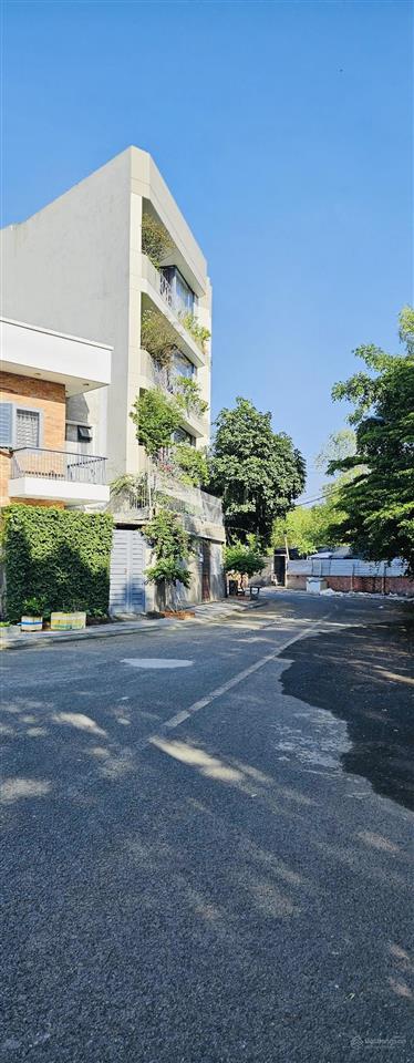 Chủ ngộp bank cần bán gấp lô đất đường thông 10m giá đầu tư xây cao tầng sổ vuông đẹp