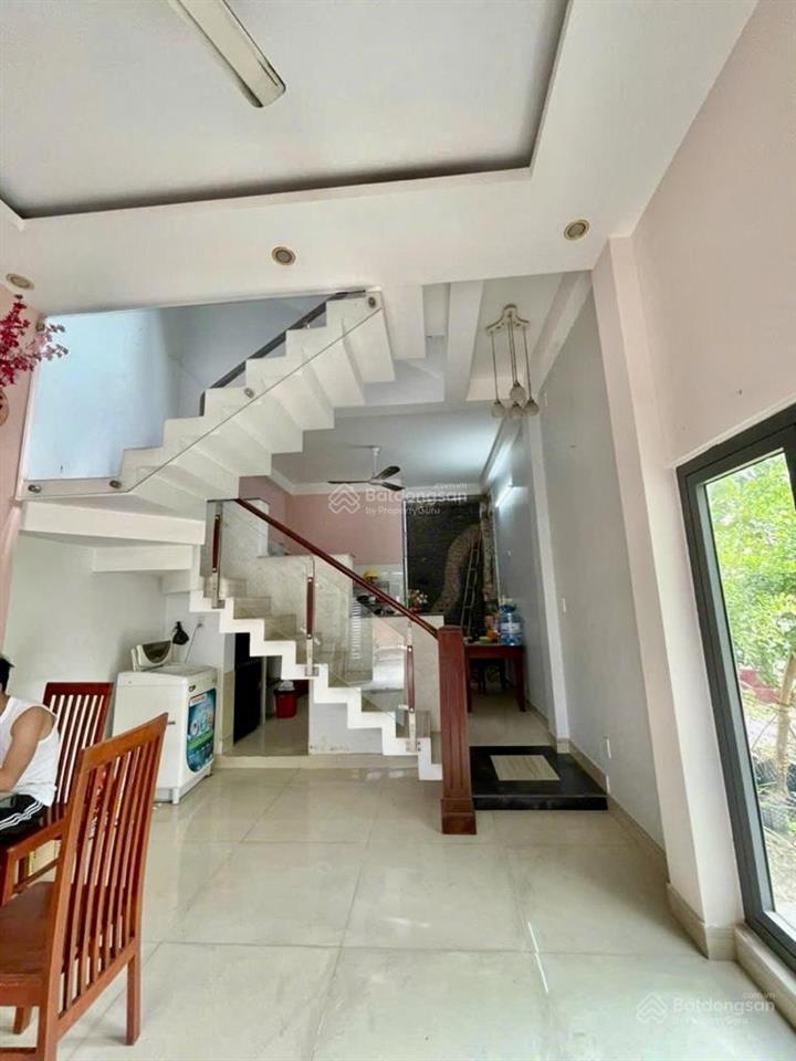 Nhà 3 tầng 4pn chỗ để xe hơi khu an ninh dân trí nhà cực thoáng pháp lý chuẩn hoàn công đủ