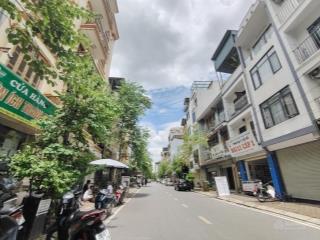 Trung tâm xã đại thanh, 5 tầng, thang máy, đường 6m, nhà mới 45m. kinh doanh đa dạng các mặt hàng.