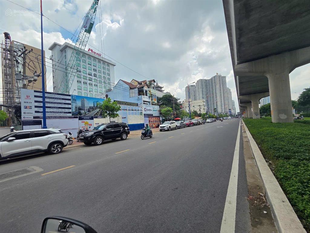 Chính chủ nhờ bán lô đất mặt tiền xa lộ hà nội sầm uất, thảo điền