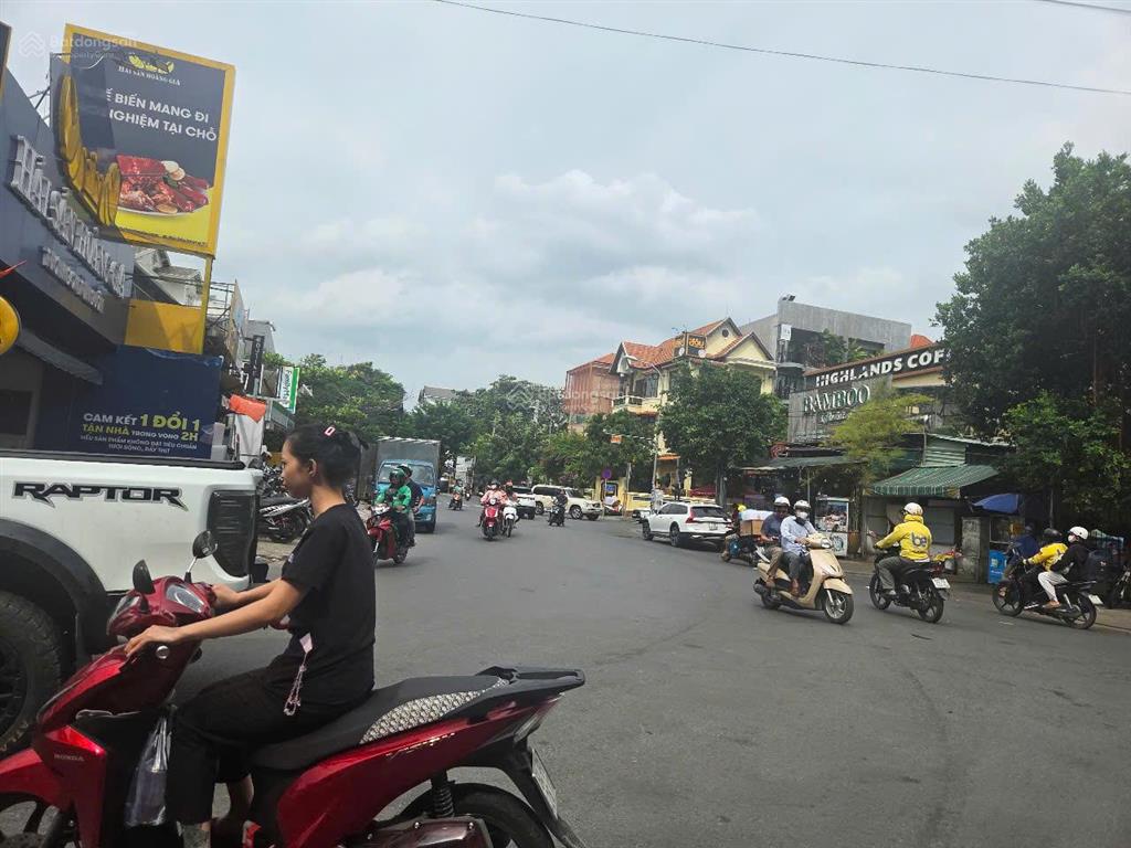 Chính chủ nhờ bán căn nhà mặt tiền quốc hương thảo điền.