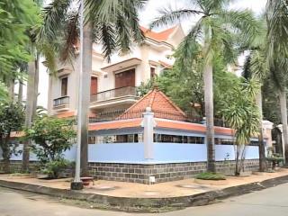 Cho thuê vila sân vườn giá thuê siêu tốt