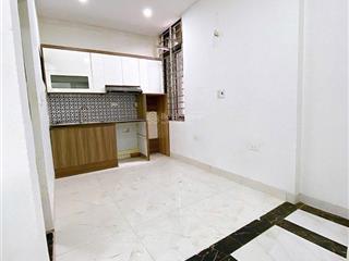 Hoàng mai 7 tầng thang máy  13 phòng 2 ngủ, bếp, wc  vài bước ra ô tô tránh, dừng đỗ