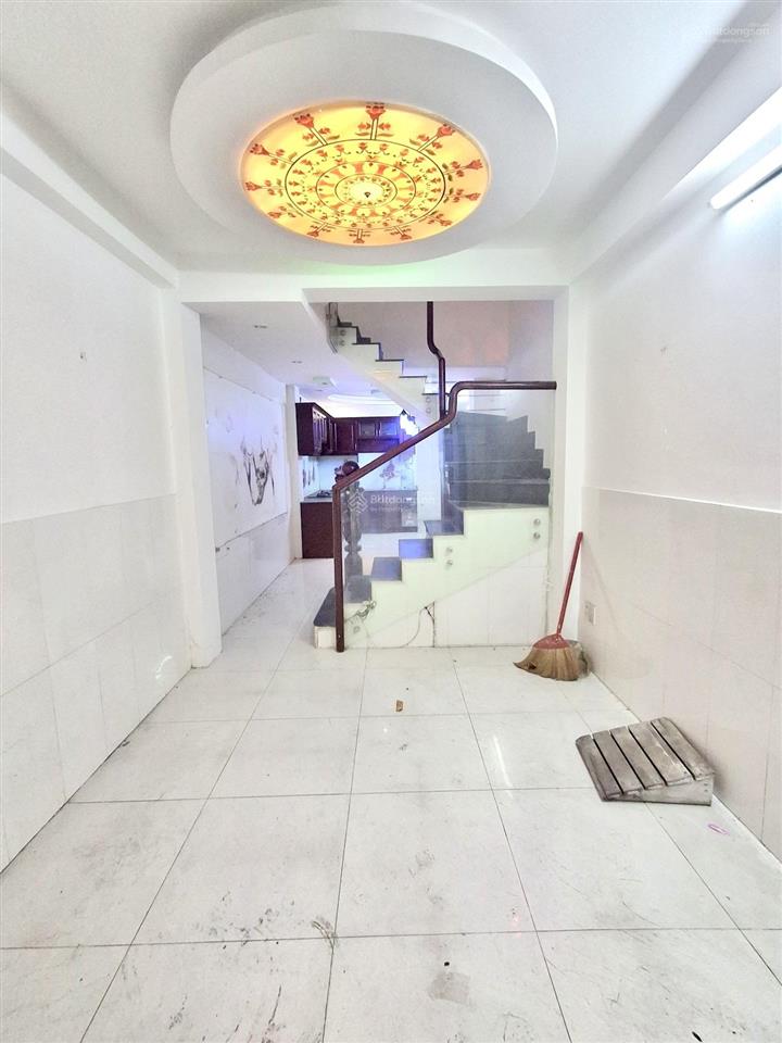 Nhà 5 tầng btct, hẻm 5m thẳng  7pn gần chợ hòa hưng giá chỉ 7.8 tỷ còn tl!