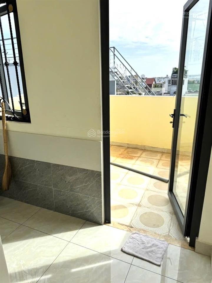 Chủ nhiệt bán giảm 400tr giá tốt chỉ nhỉnh 7 tỷ, nhà đẹp đường ôtô chạy 8m, gần phan văn hớn