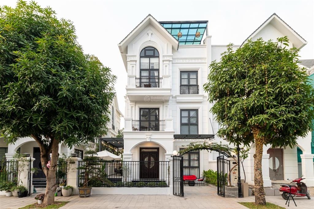 Giảm giá cắt lỗ  quỹ căn song lập 150m2  view hồ 24,5ha, gần tttm vincom giá 24tỷ (sẵn sổ đỏ)