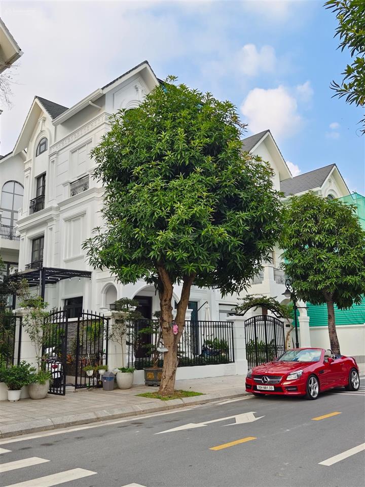 Giảm giá cắt lỗ  quỹ căn song lập 150m2  view hồ 24,5ha, gần tttm vincom giá 24tỷ (sẵn sổ đỏ)