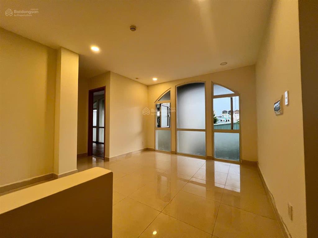 Ngợp ngân hàng bán gấp căn shophouse ngay lối vào sãnh chính chung cư, ngang 13m. tiện kinh doanh